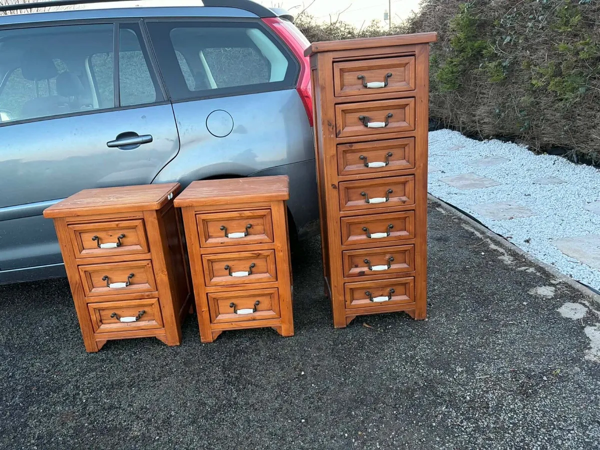 Bedroom furniture - Image 2