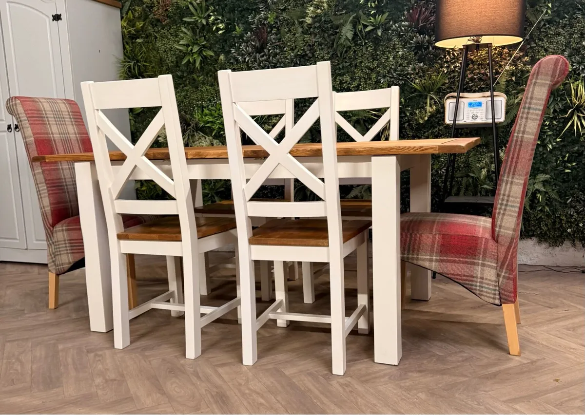 Extending oak kitchen table & 6 chairs/dining set - Image 2