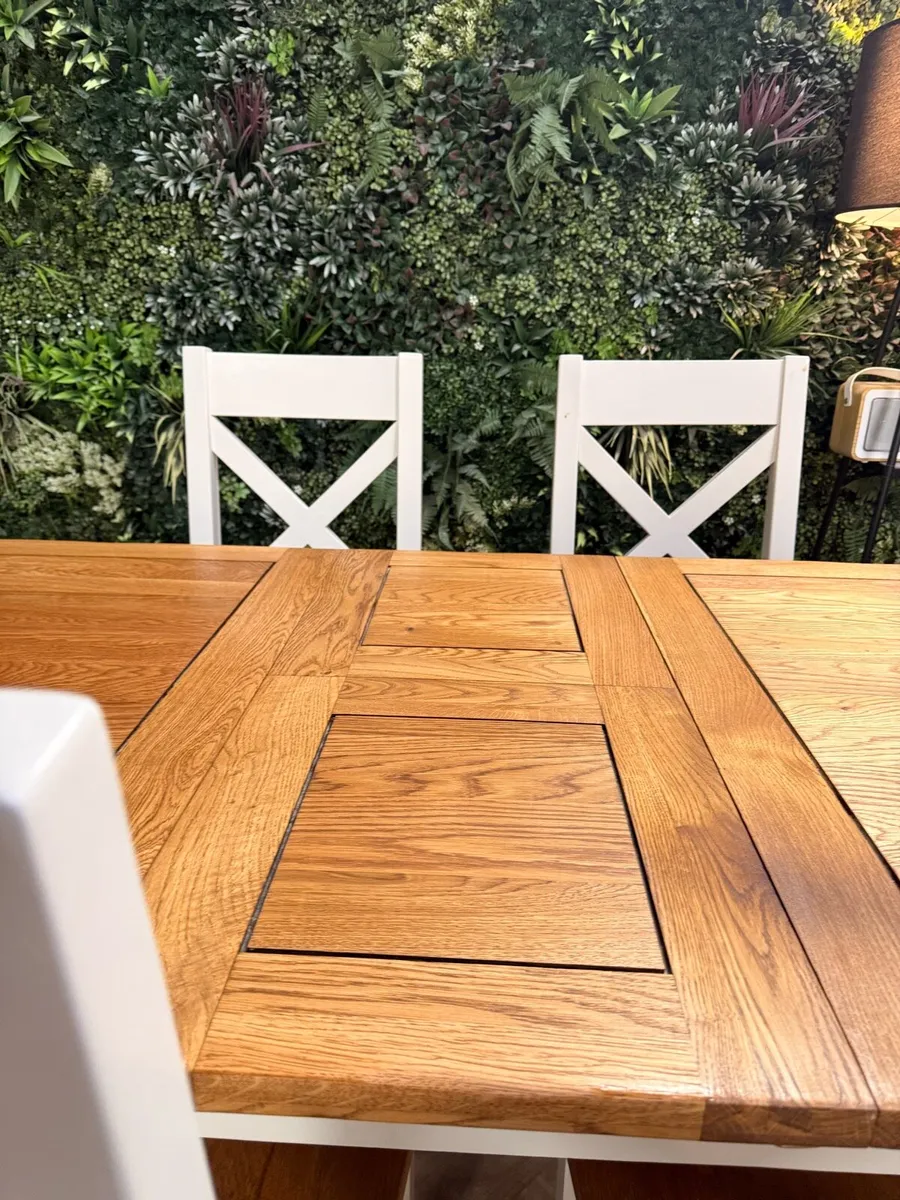 Extending oak kitchen table & 6 chairs/dining set - Image 3
