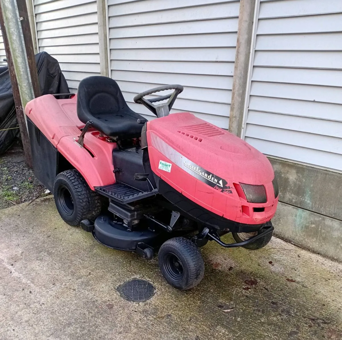 Ride on lawnmower