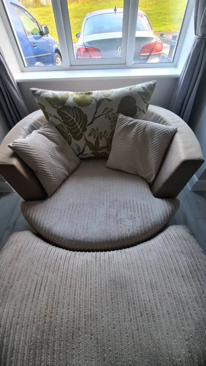 Swivel chair - Image 3