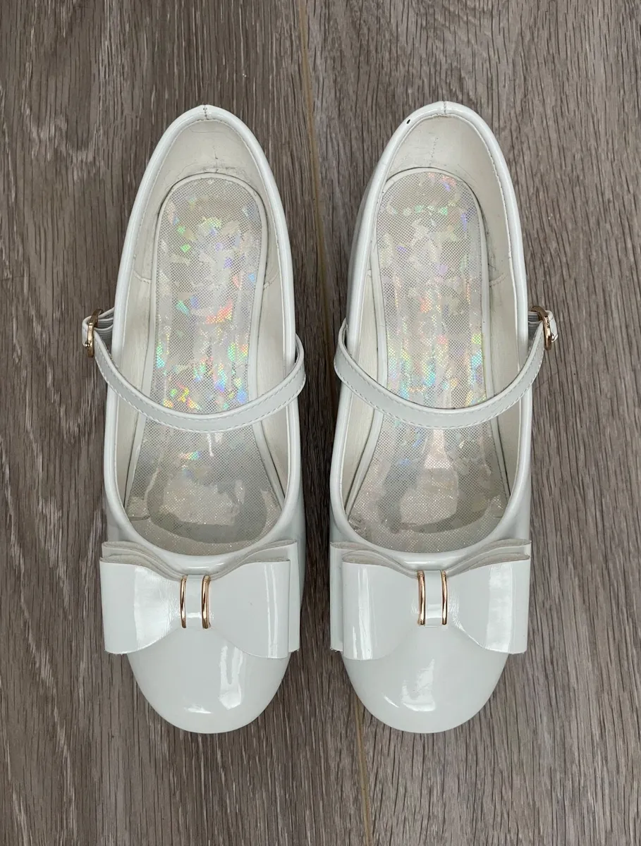 Girls White Dressy Shoes: Size 2 - Image 2