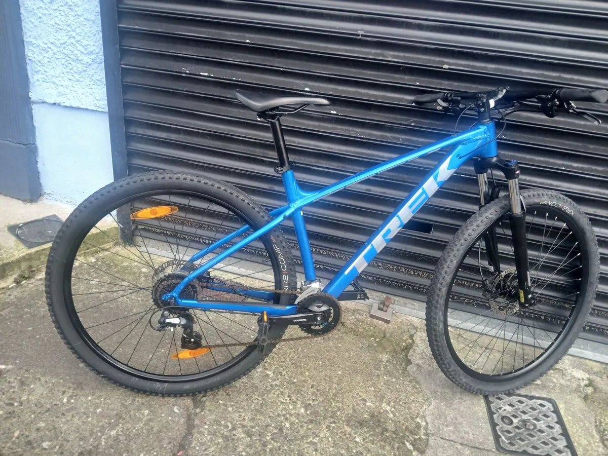TREK MARLIN 6 MOUNTAIN BIKE - Image 1