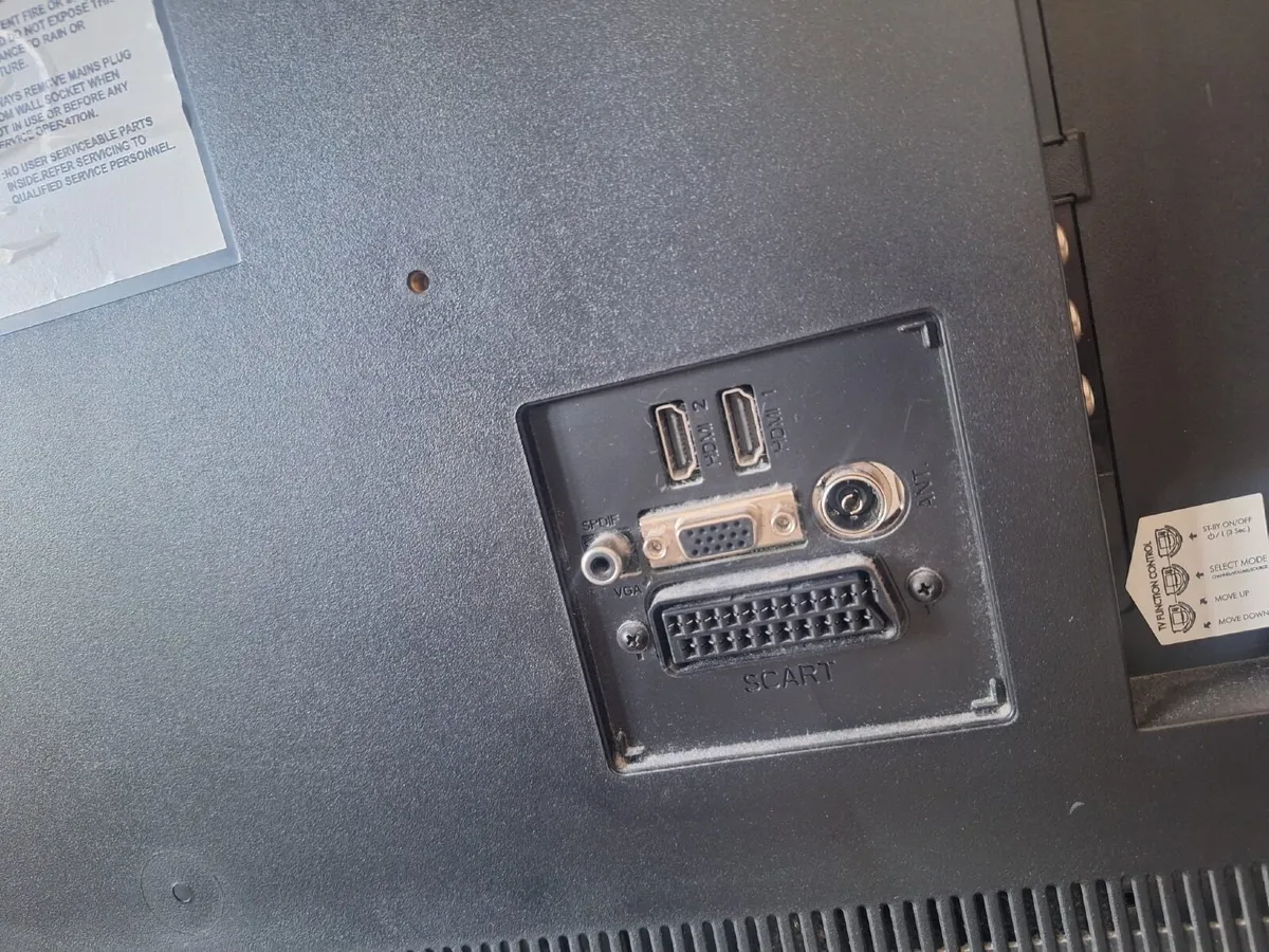 Full HD 32 inch TV Walker with remote - Image 4