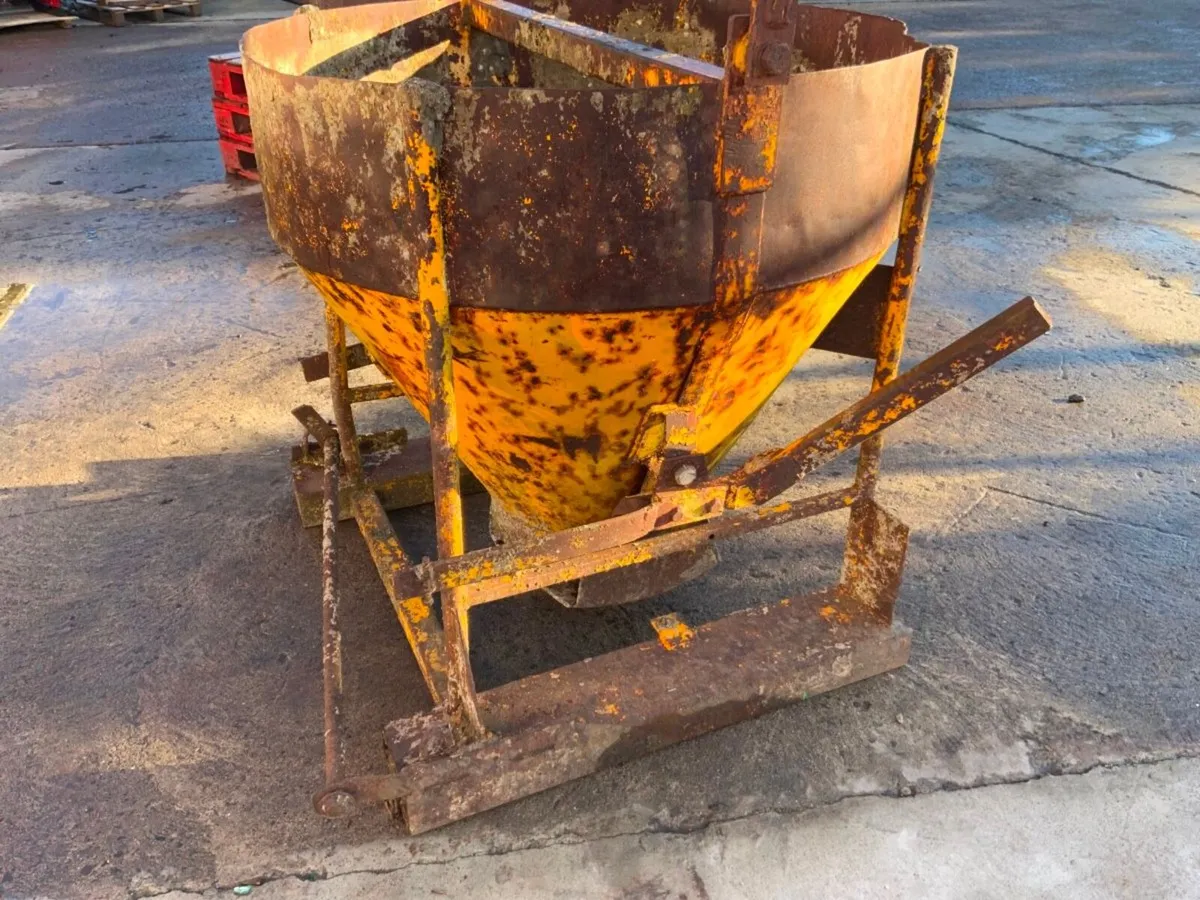 CONCRETE SHUTTERING POURING SKIP.......193v. - Image 4