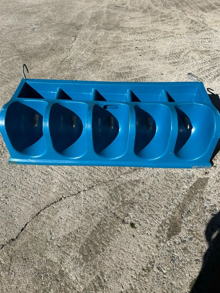 Calf feeders - Image 1