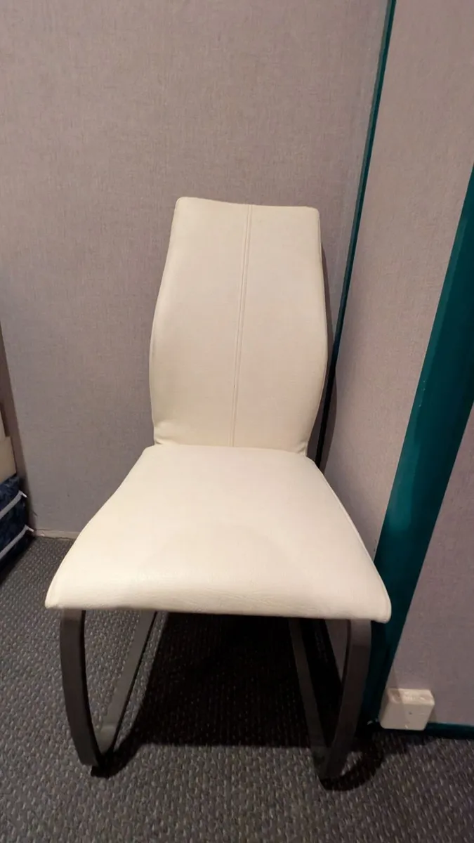 6 Dining chairs - Image 1