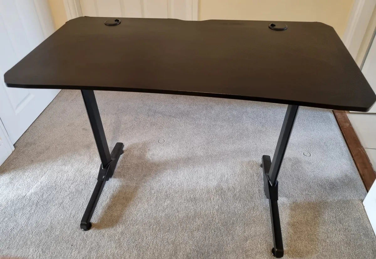 Games table - Image 1