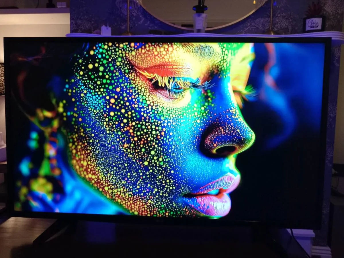 LG 43"full HD SMART TV 43LH570V - Image 1