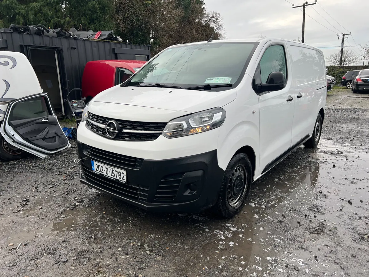 2020 Vivaro 1.5 Diesel engine noisy only 146 kms - Image 3