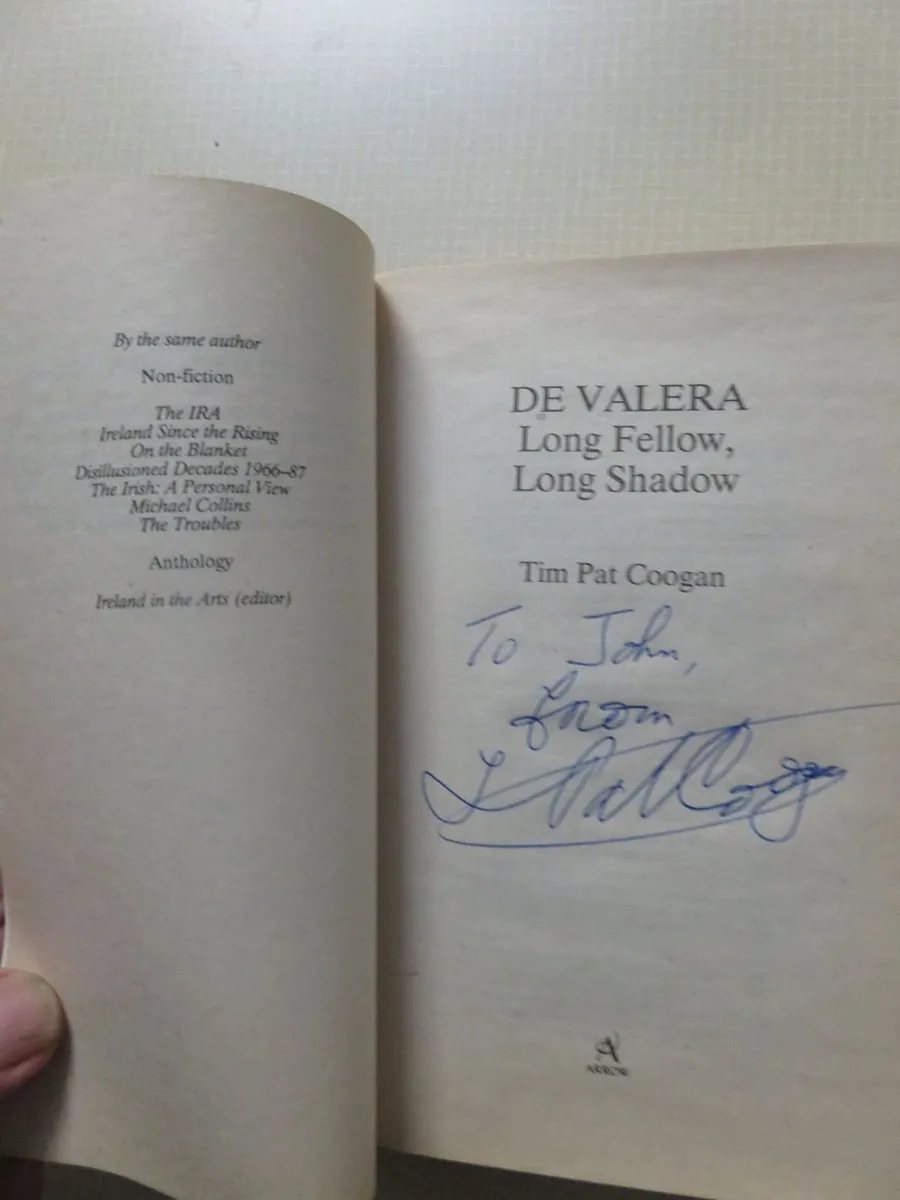 paperback signed by Tim Pat Coogan . - Image 3
