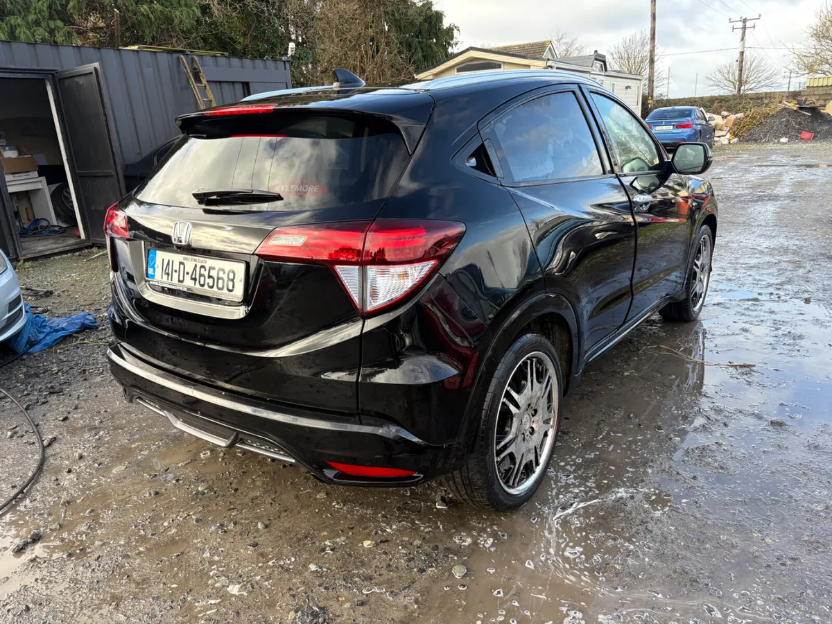 2014 Honda Vezel 1.5 Hybrid no damage drive away - Image 4