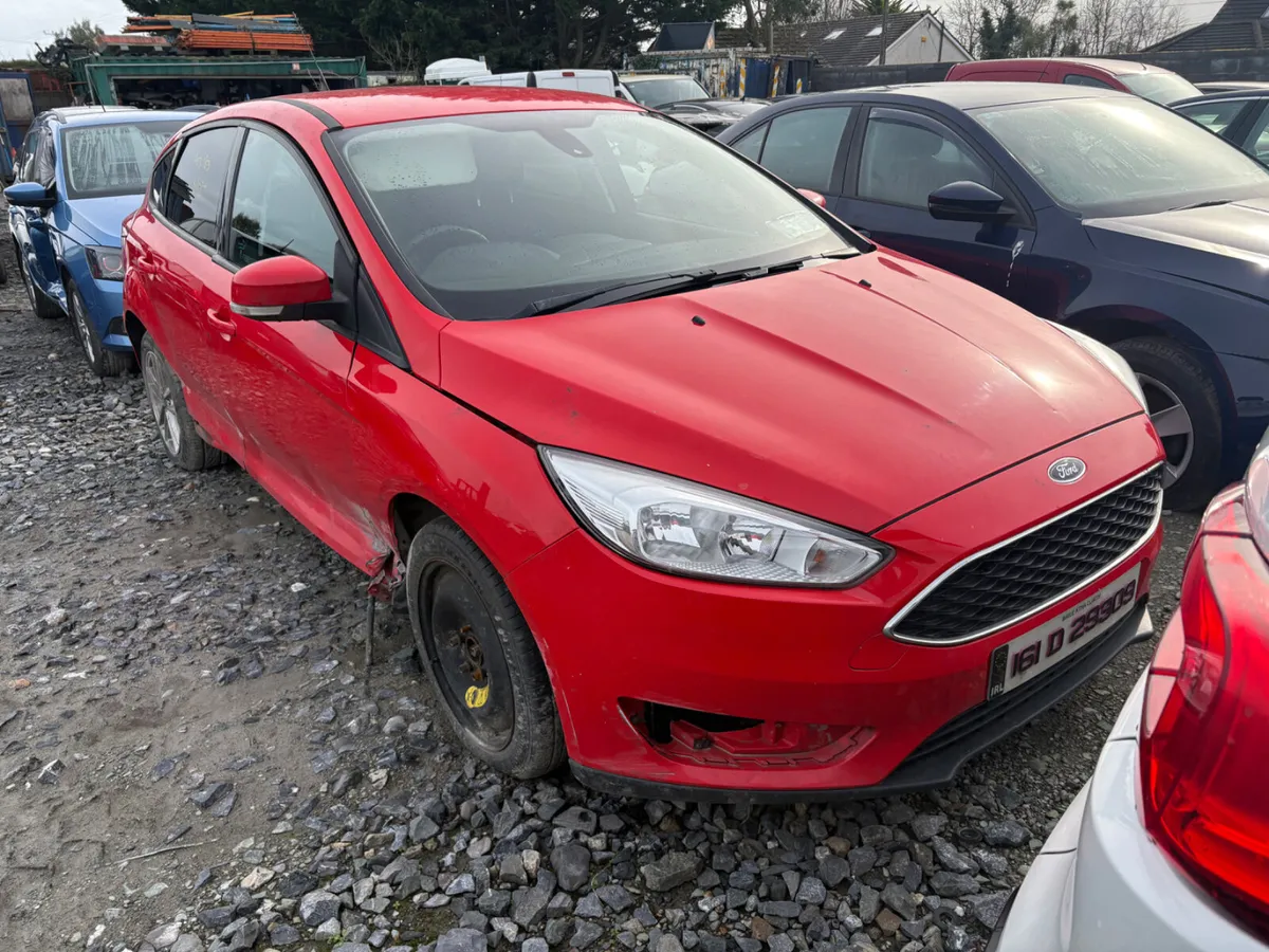 161 Ford Focus 1.5 Diesel driving - Image 2