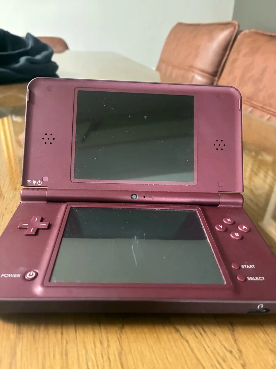 Nintendo DS XL - Image 1