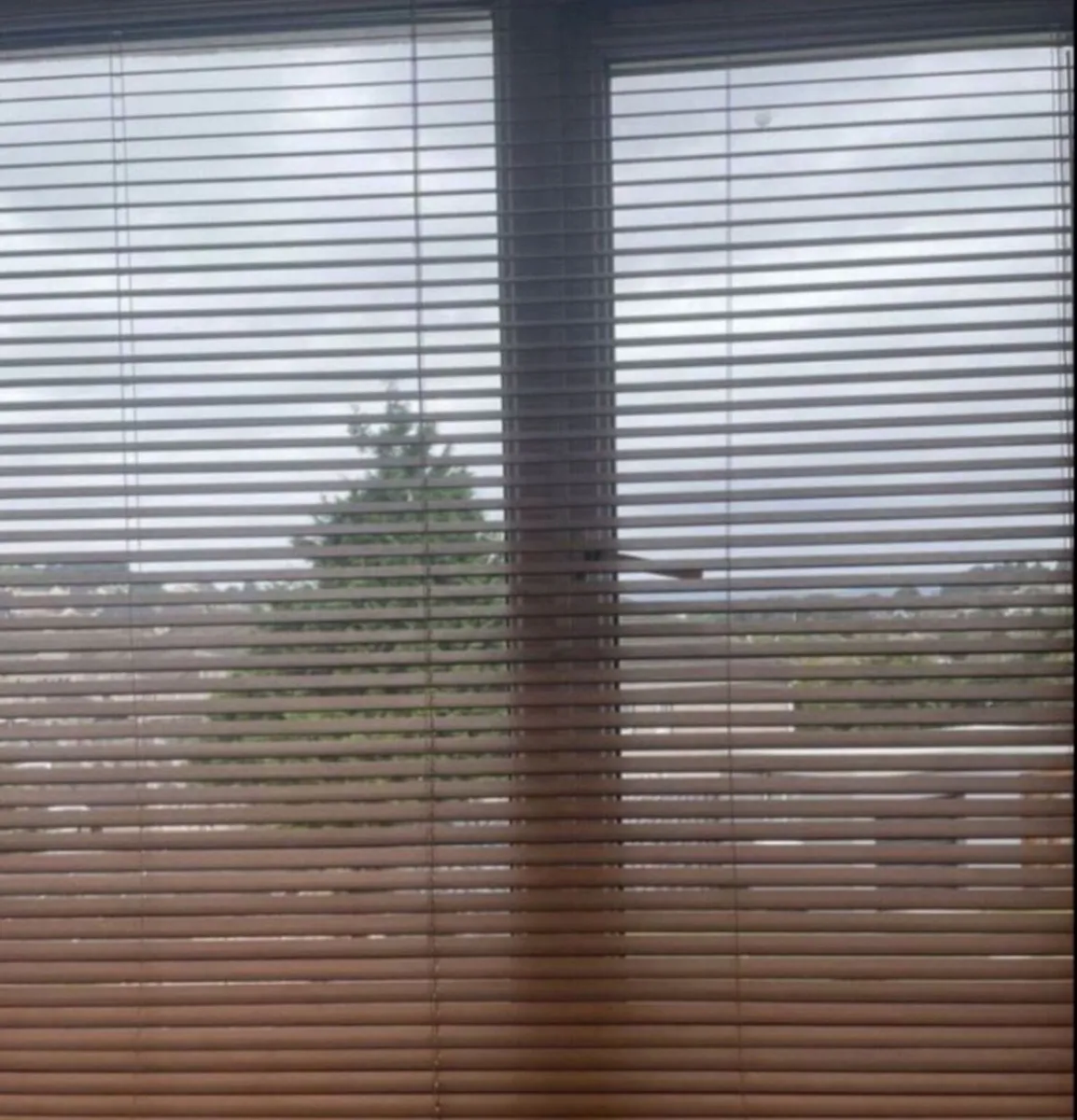 3 wooden windows blinds curtains - Image 3