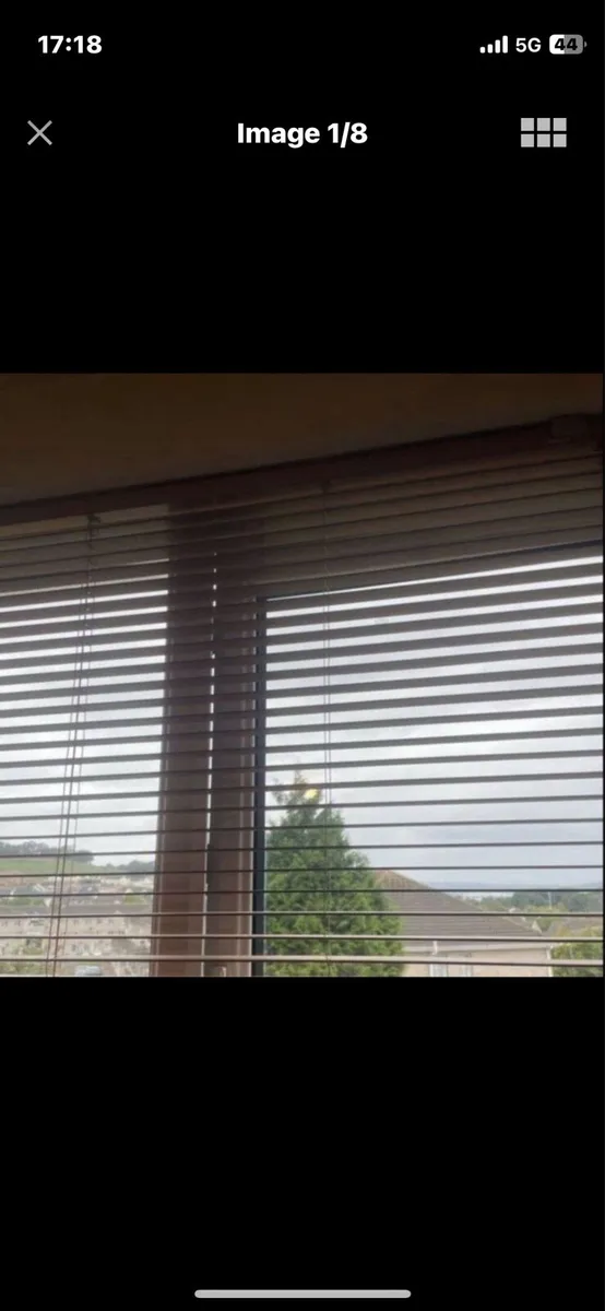 3 wooden windows blinds curtains - Image 1