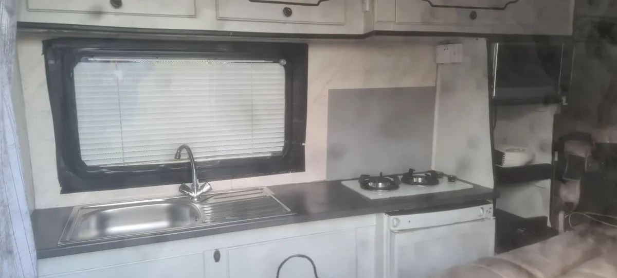 Nissan Interstar Camper - Image 4