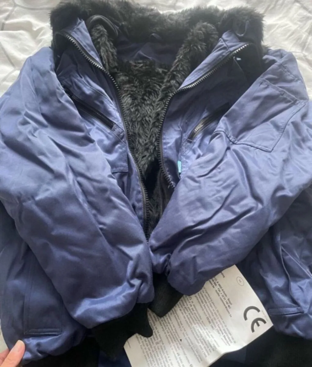 2 Convertible jackets vests and pants - Image 1