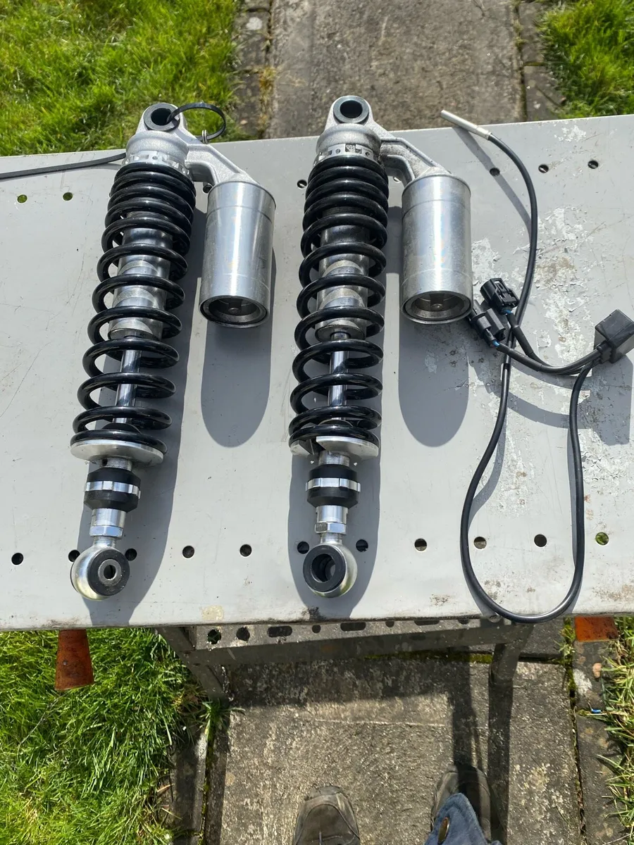 Parts for street twin 900 - Image 1