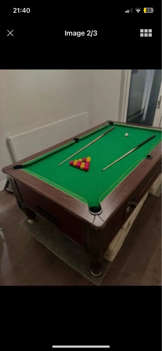Pool table - Image 1