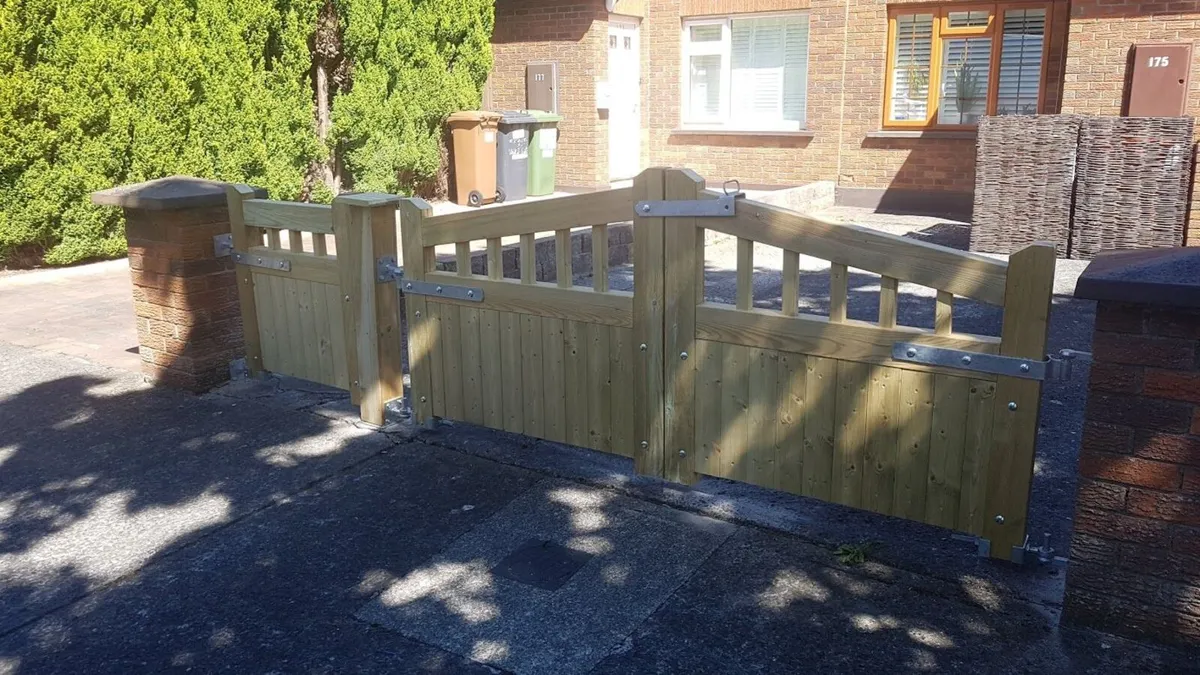 Timber Entrance Gates - Image 2