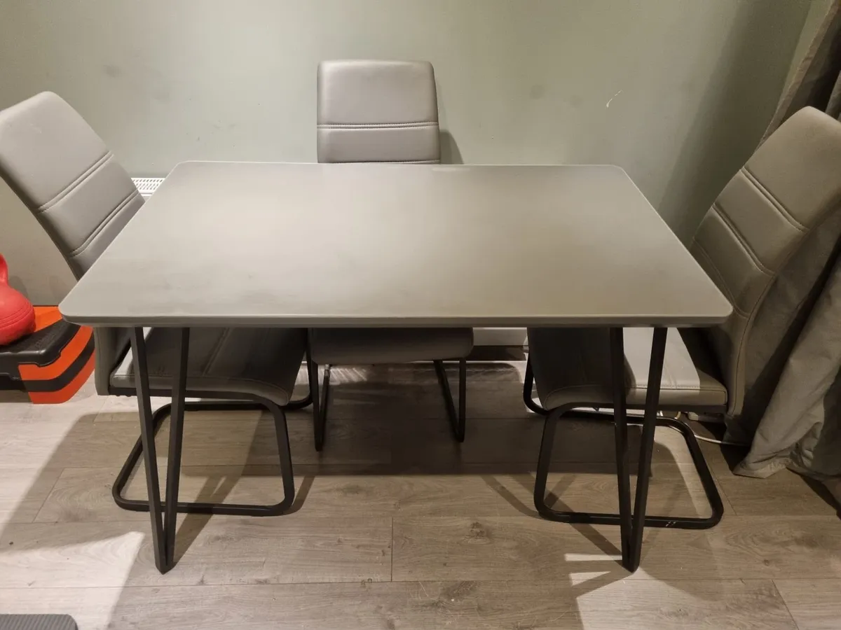 Dining table and 4 chairs - Image 1