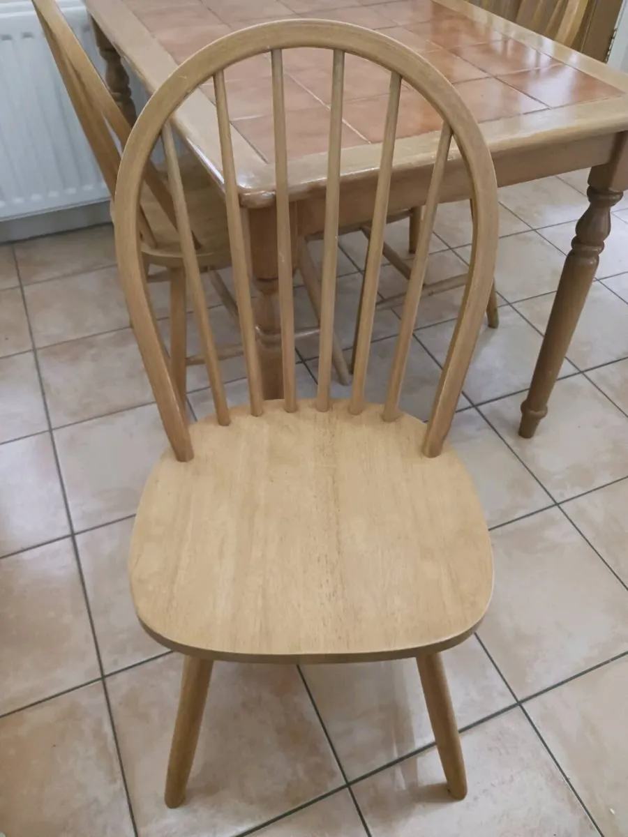 Kitchen table and chairs - Image 4