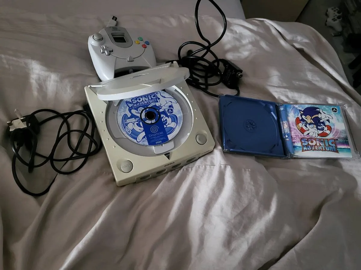 Sega Dreamcast Console + Controller + Cables - Image 3