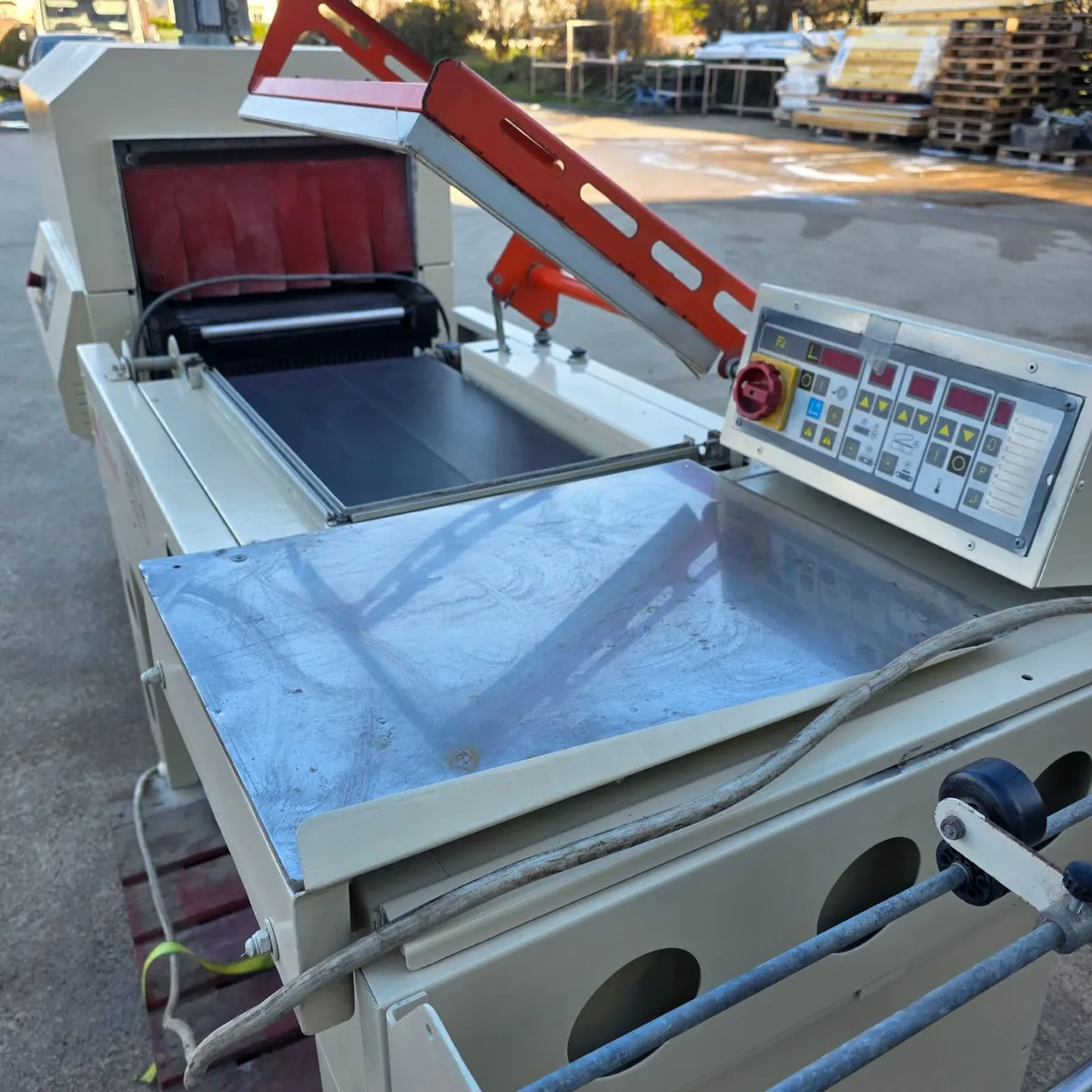 L SHRINKER HEAT SHRINKING MACHINE WITH HEAT TUNNEL - Image 1