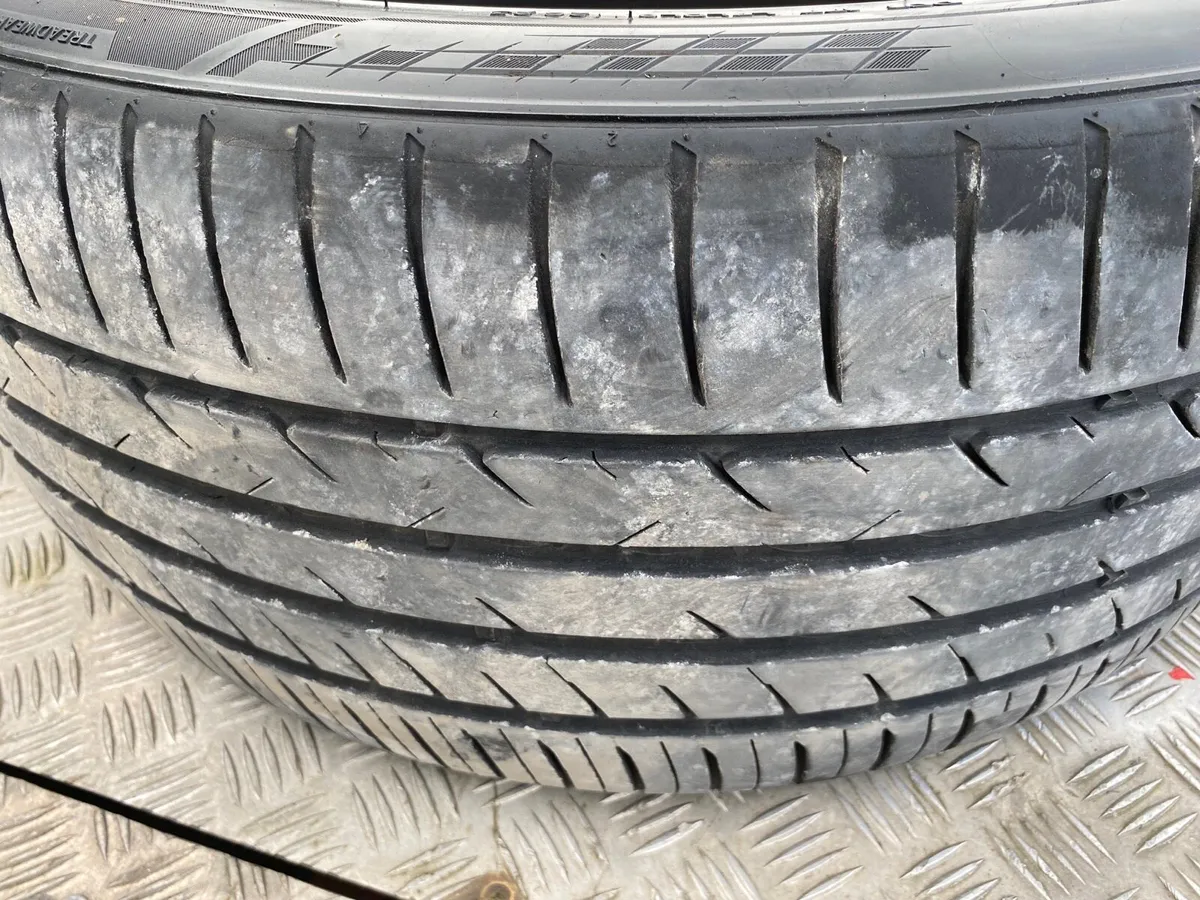 BMW X5 RUN FLAT TYRES 275/40/20 - Image 3