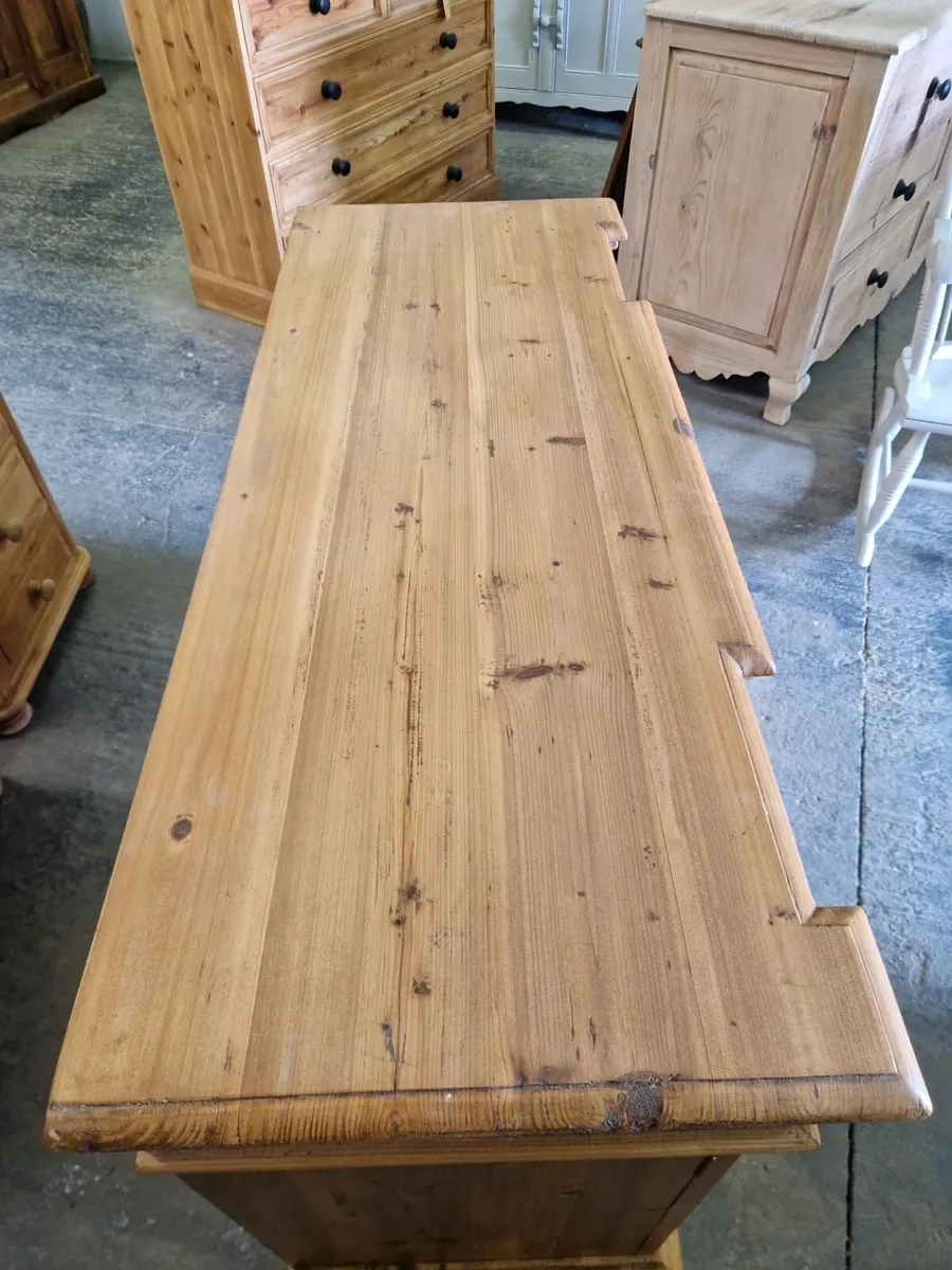 Vintage carved front pine sideboard - Image 3