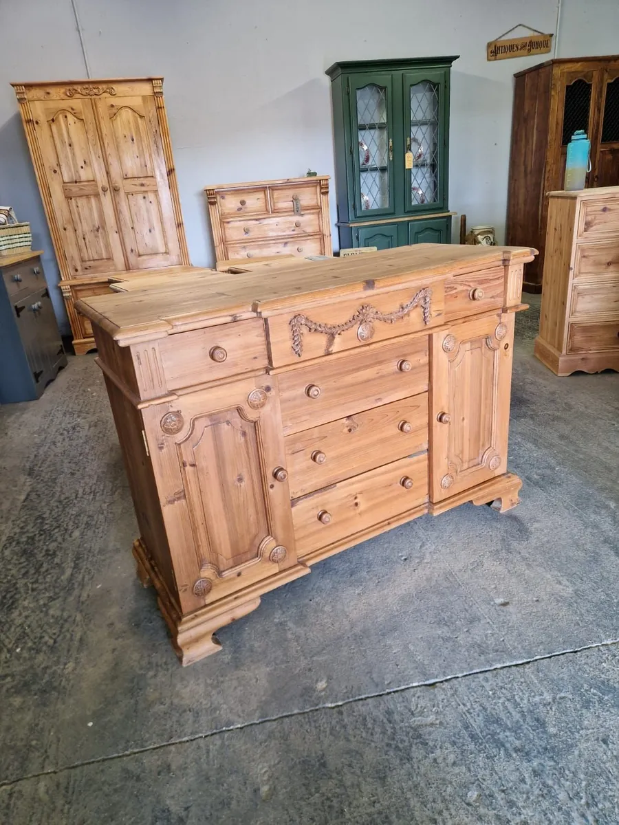 Vintage carved front pine sideboard - Image 1