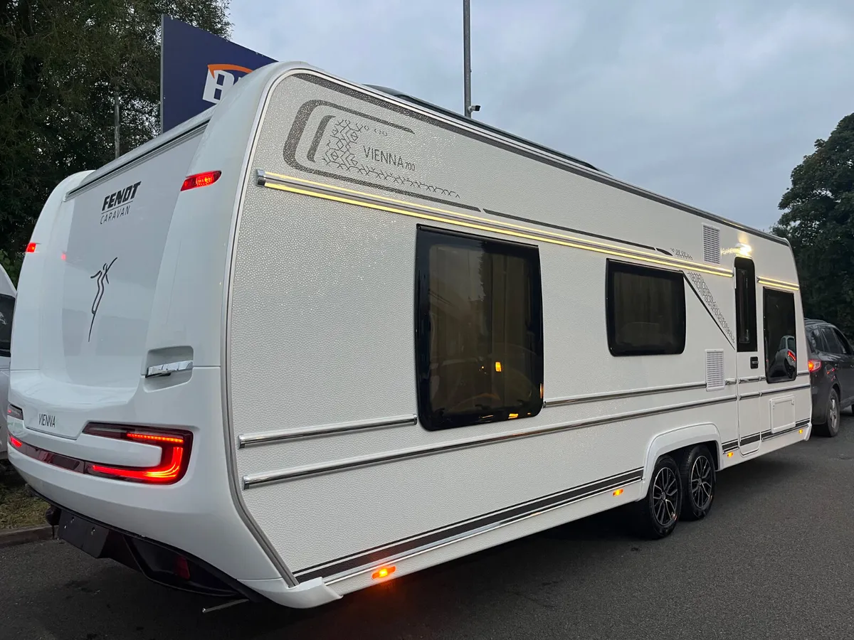 2025 FENDT VIENNA 700 5/6 BERTH LUX CARAVAN - Image 3
