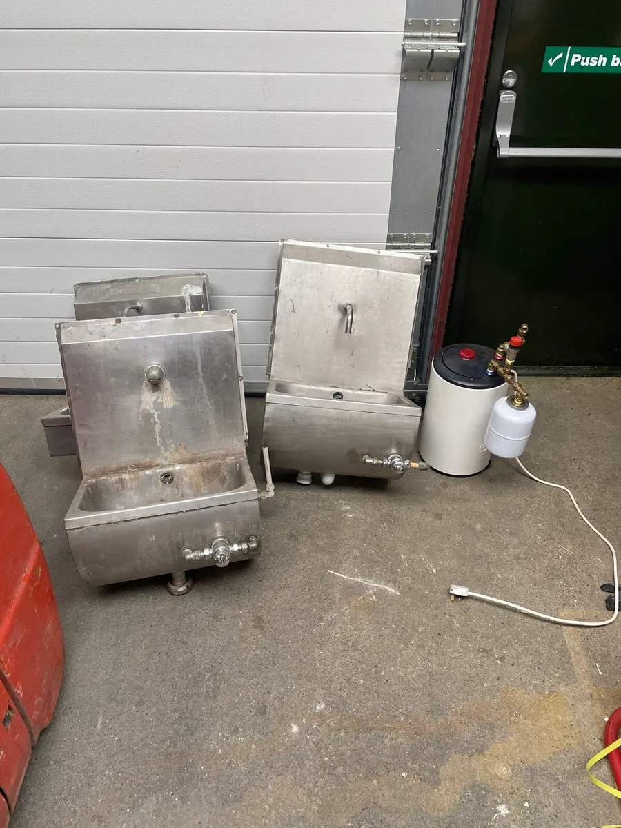 Stainless steel sinks