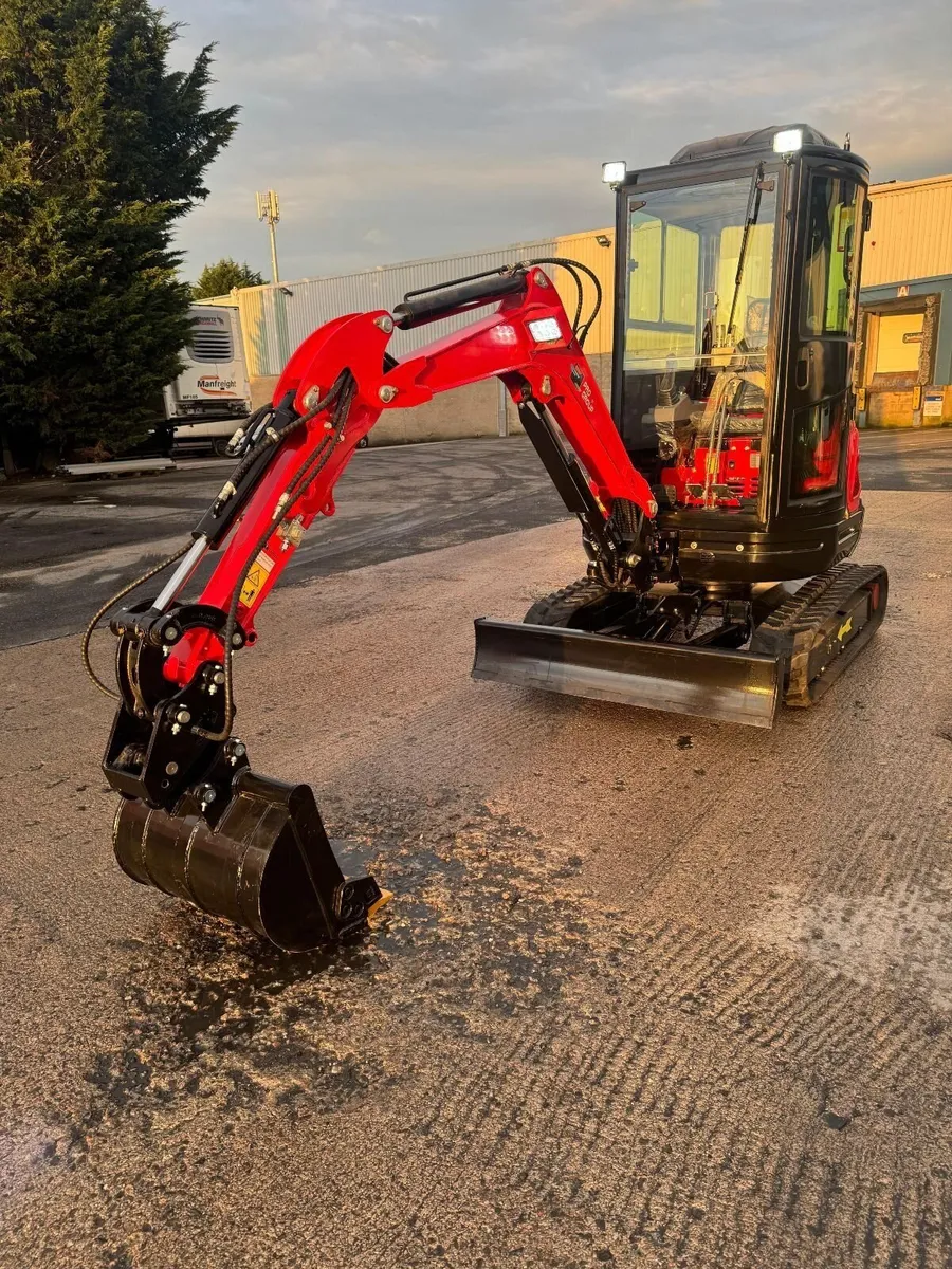 2.5 Ton Excavator / Digger - KUBOTA Engine - Image 1