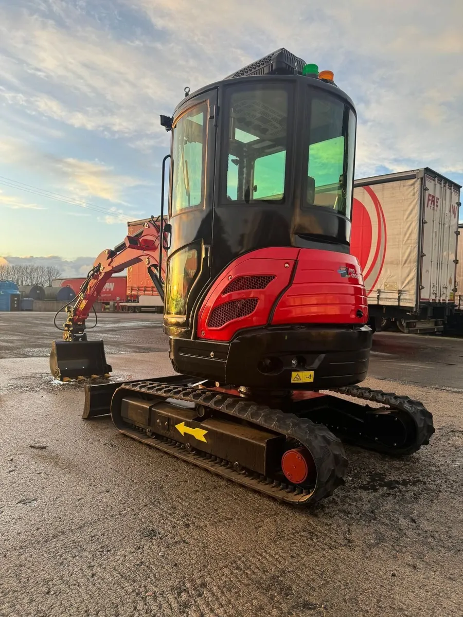 2.5 Ton Excavator / Digger - KUBOTA Engine - Image 3