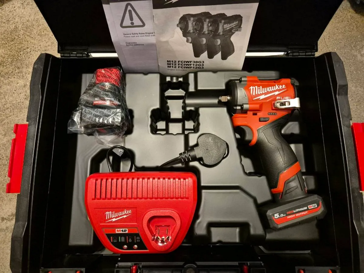 Milwaukee M12FCIWF38G3 Fuel 3/8' Stubby Wrench Kit - Image 2