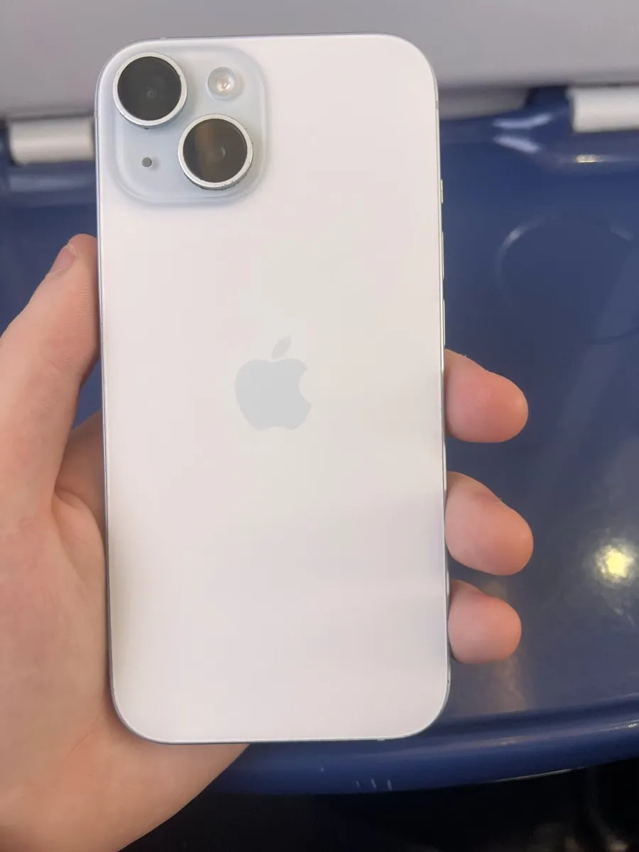 iPhone 15 - Image 2