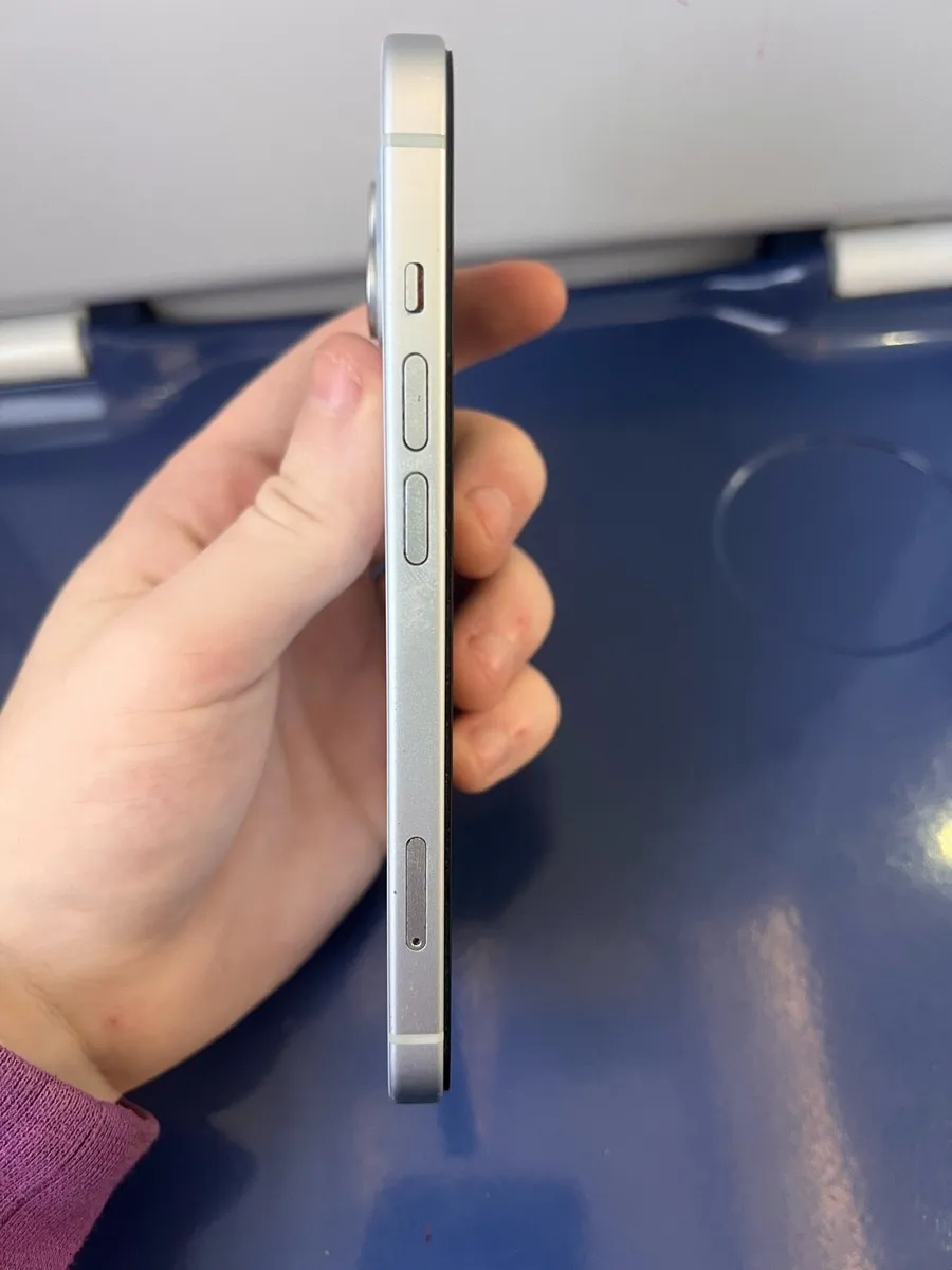iPhone 15 - Image 4