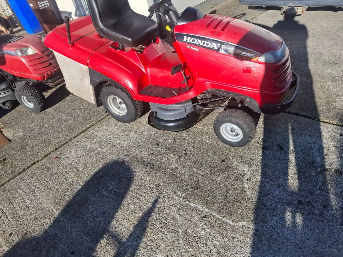 Honda 2315 ride on mower - Image 2