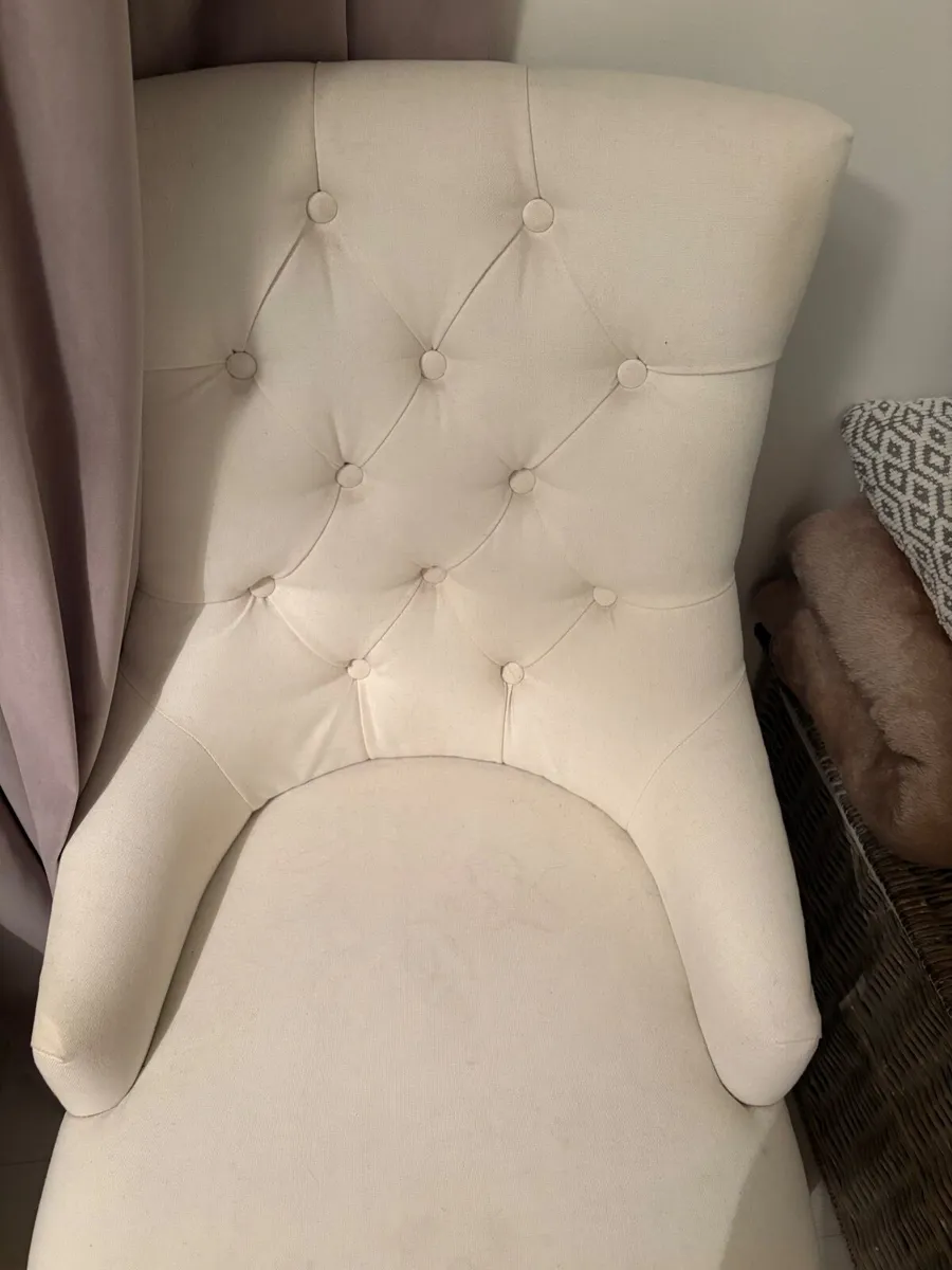 Chairs x 4 and table - Image 3