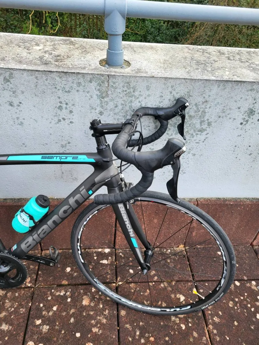 Bianchi 105 Road Bike - Image 1