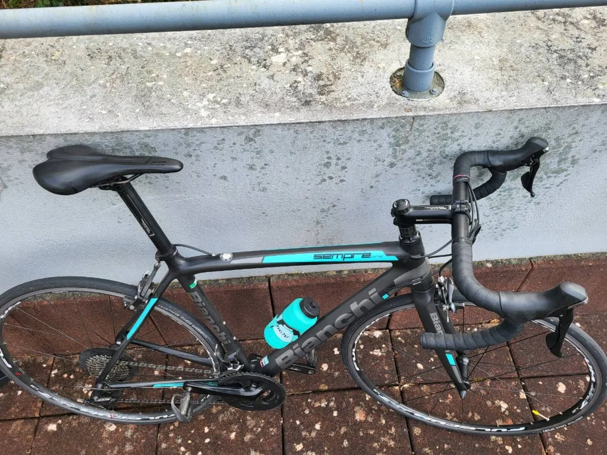 Bianchi 105 Road Bike - Image 2