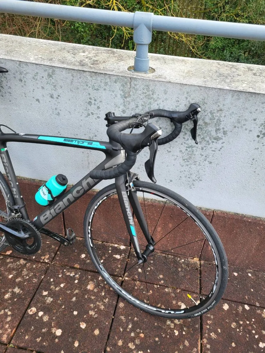 Bianchi 105 Road Bike - Image 3