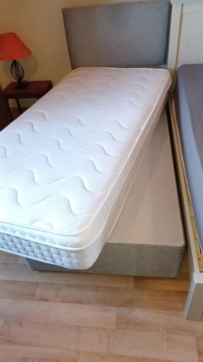 Single bed - Image 2