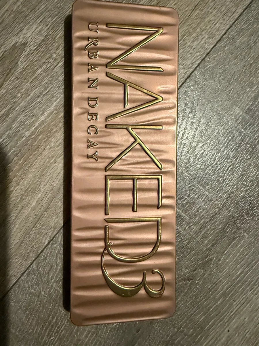 Urban Decay Naked 3 Eyeshadow Palette - Image 1
