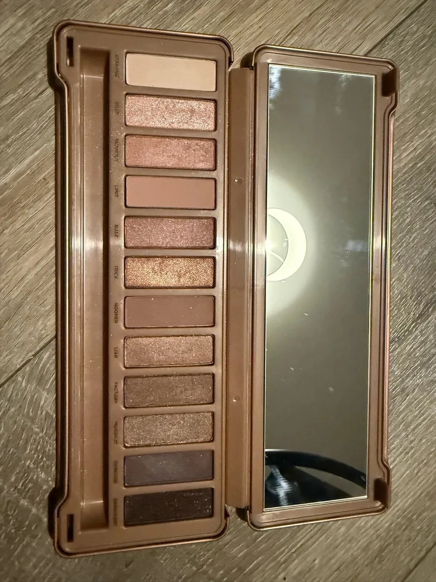 Urban Decay Naked 3 Eyeshadow Palette - Image 2