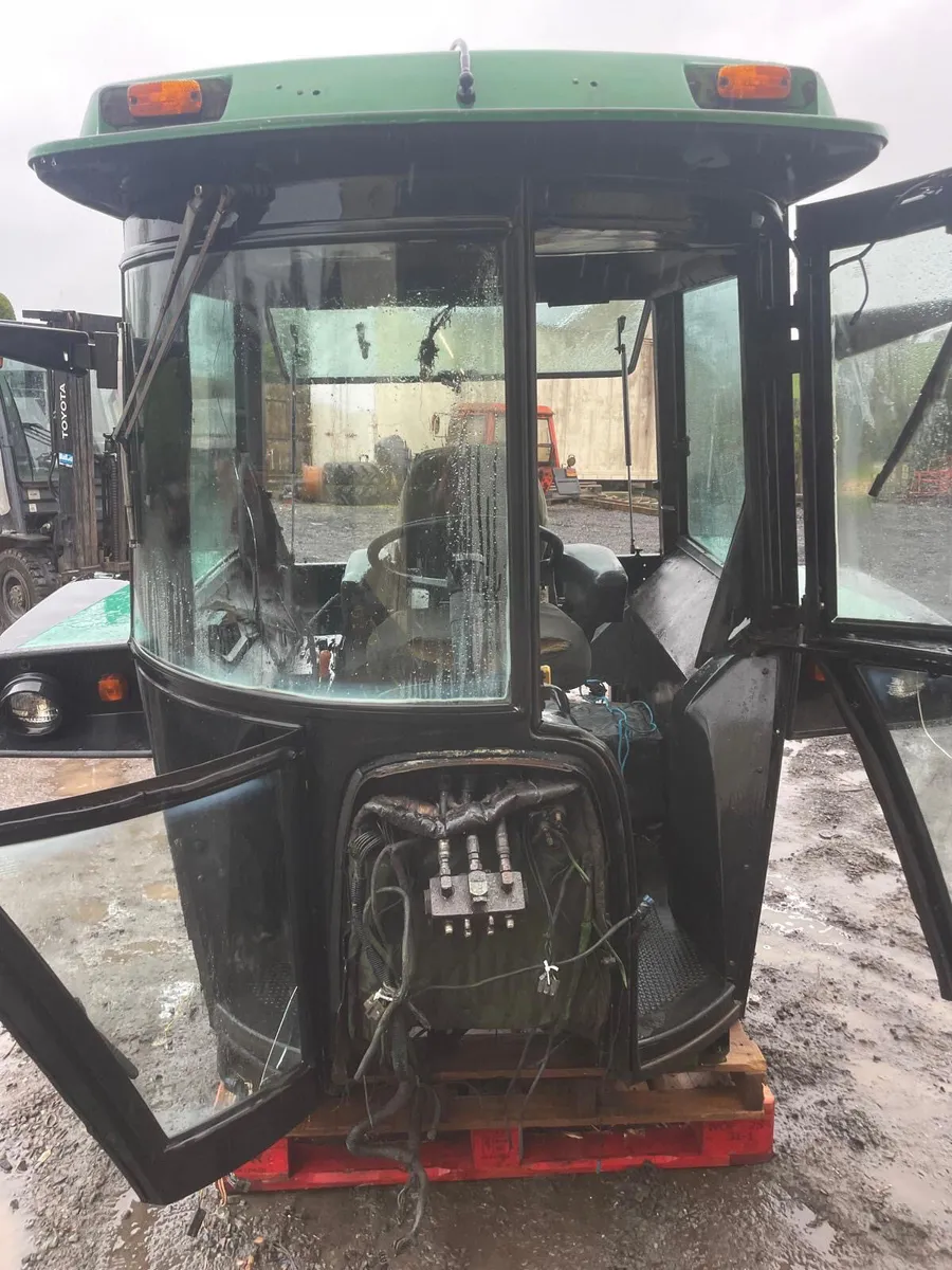 John Deere 40 series Cab - Image 1