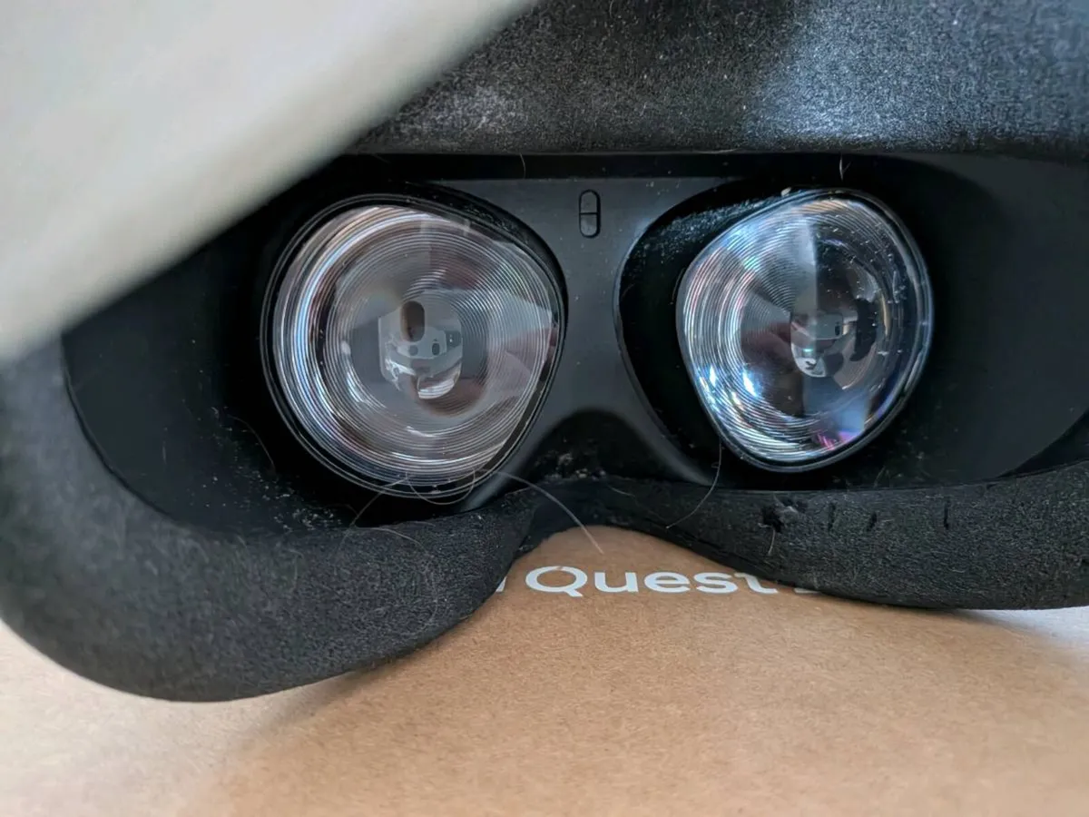 Oculus Quest 2 - Image 2