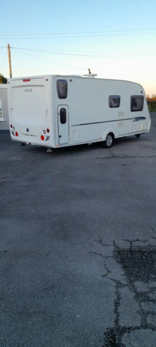 FANTASTIC 6-8 BERTH ACE JUBILEE TOURING CARAVAN. - Image 3